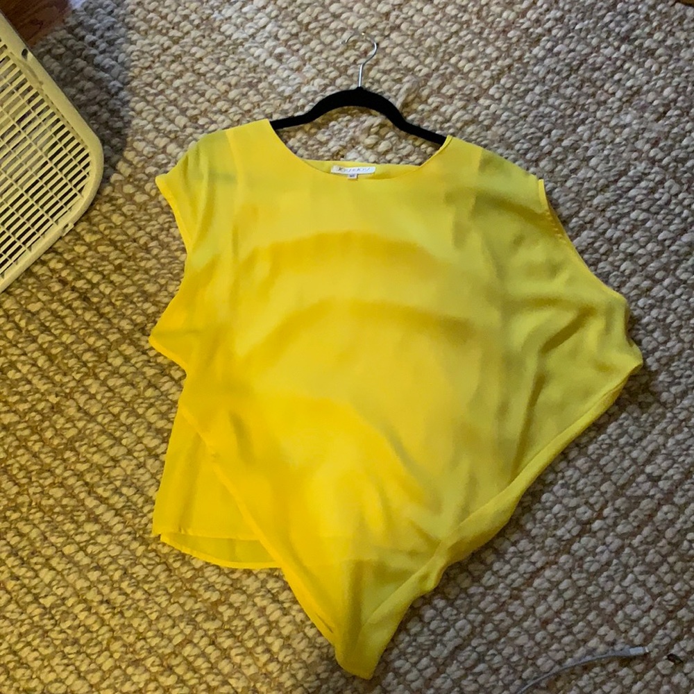 Assymetrical yellow top